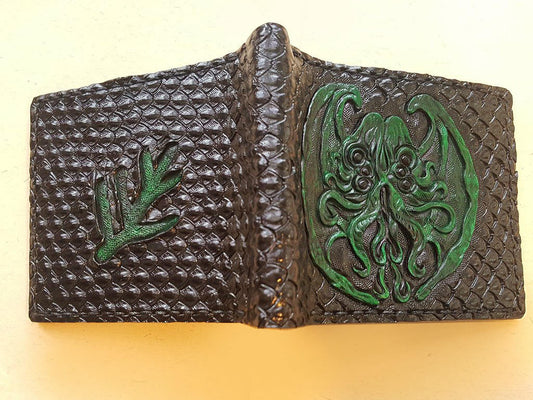 Cthulhu emblem - scaled - Leather wallet.