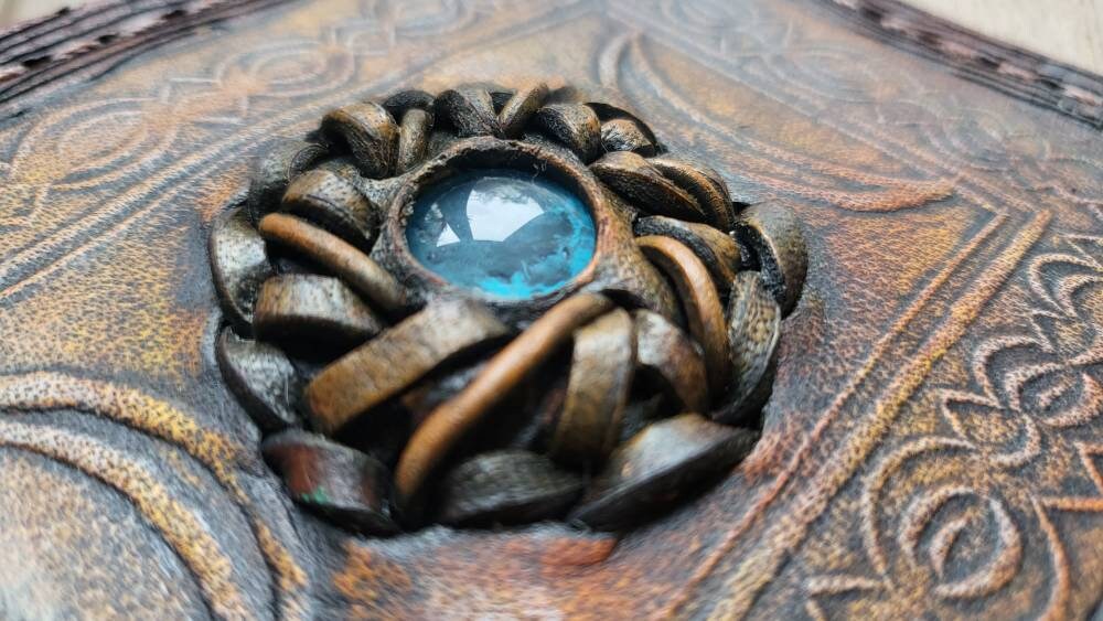Spell book style wallet - Mystic - Leather wallet.