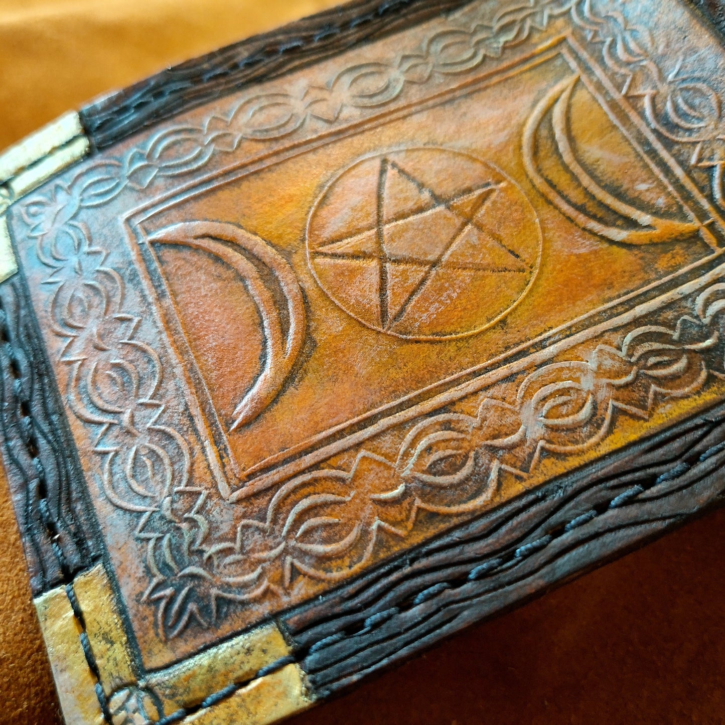 Spell book style wallet - Mystic - Leather wallet.