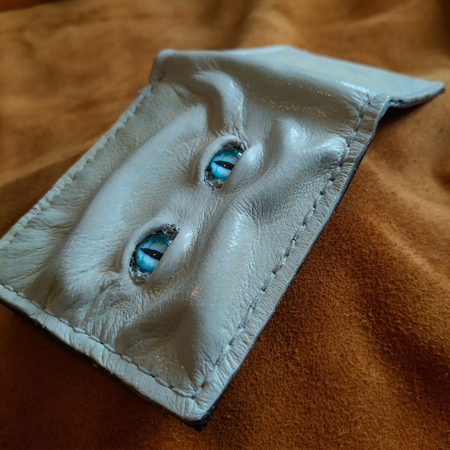 Enderman eyes - Cream Shmuggle face - Necromonicon - Blue eyes - Leather wallet.