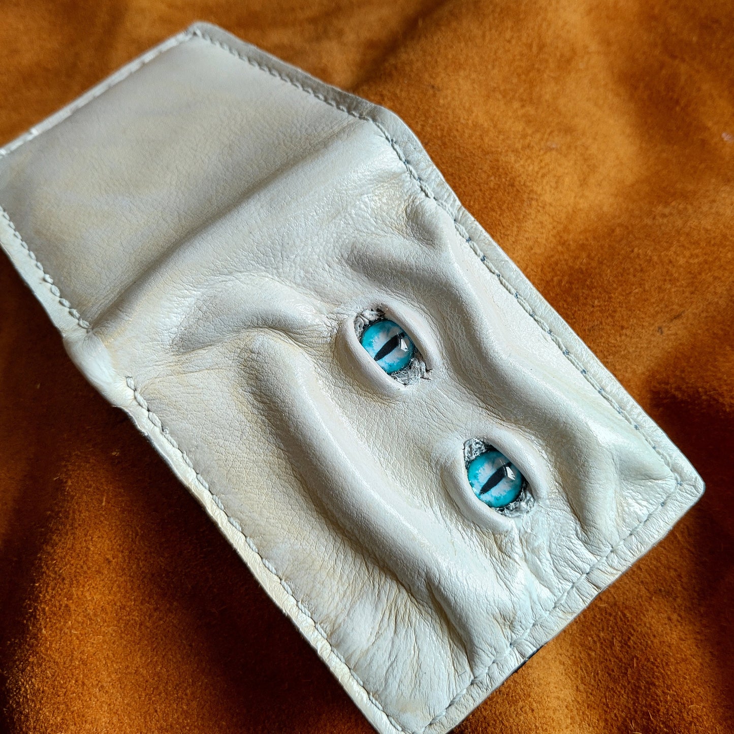 Enderman eyes - Cream Shmuggle face - Necromonicon - Blue eyes - Leather wallet.