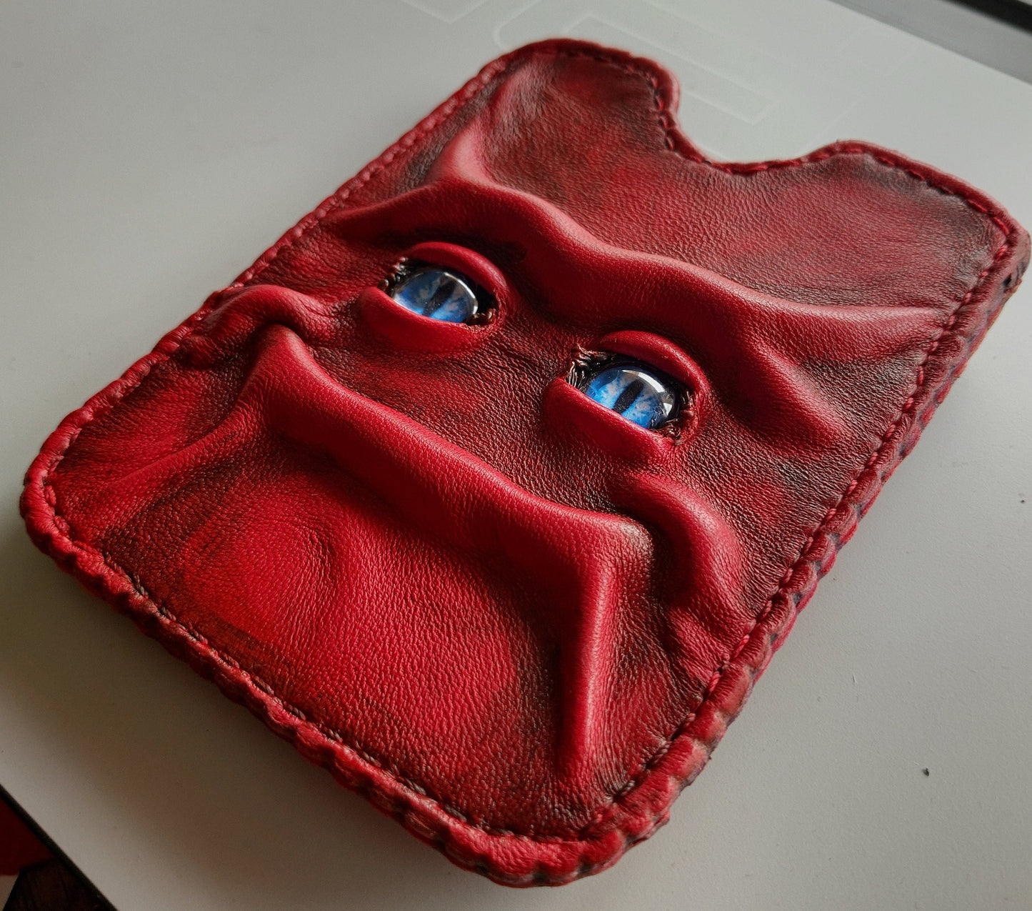 Red Monster face - Passport holder - sleeve