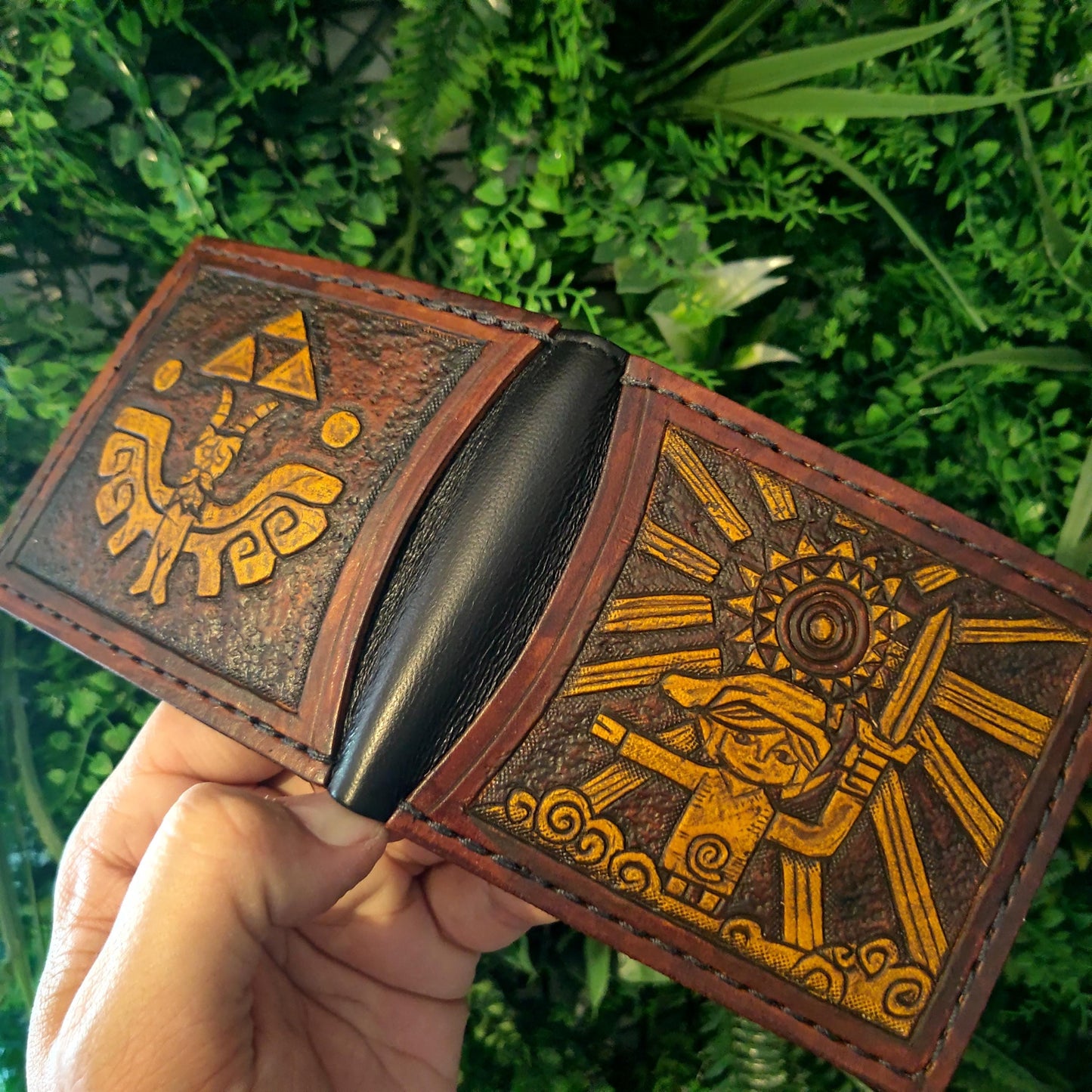 Wind Waker leather wallet- Dark Brown and ivory colour - Leather Bifold Wallet - Handcrafted Legend of Zelda Wallet - Link Wallet