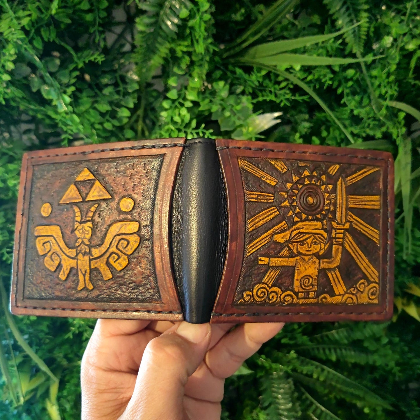 Wind Waker leather wallet- Dark Brown and ivory colour - Leather Bifold Wallet - Handcrafted Legend of Zelda Wallet - Link Wallet