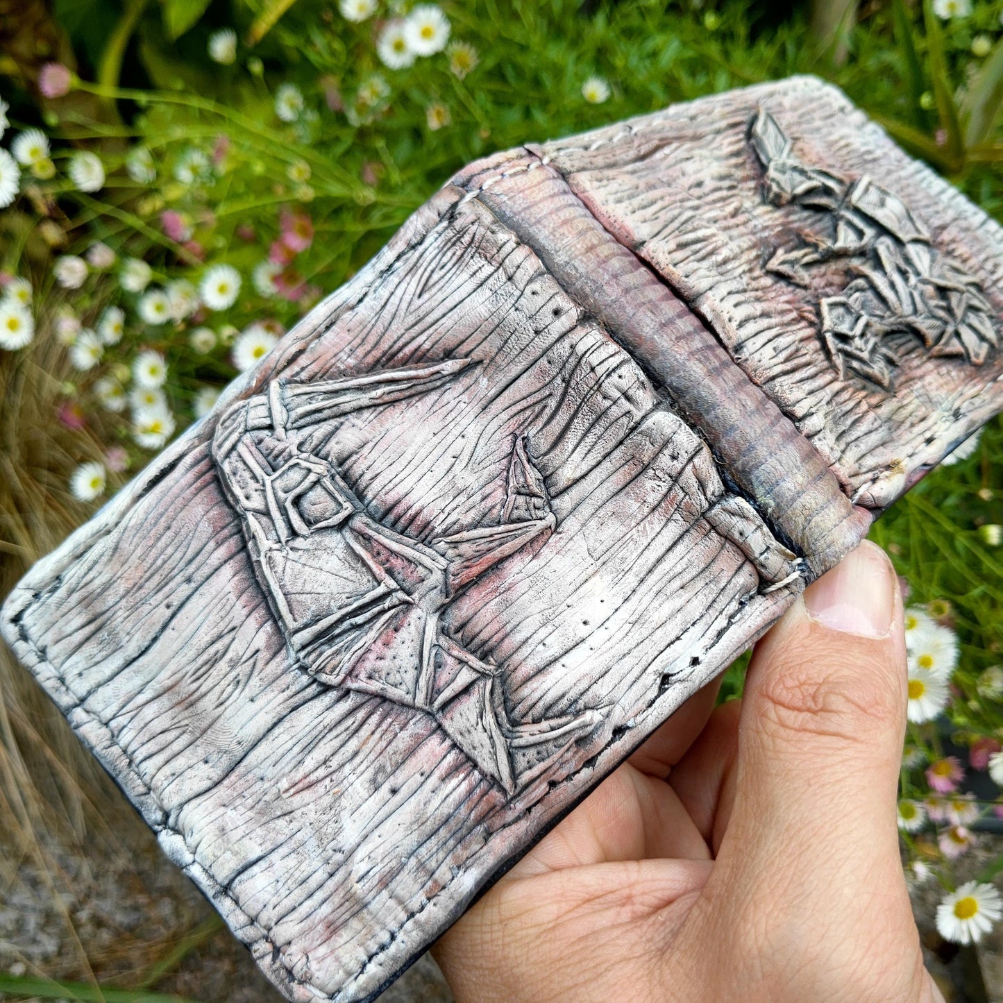 Beachwood style carved Marginalia leather wallet- Dark Brown and ivory colour - Leather Bifold Wallet - Handcrafted