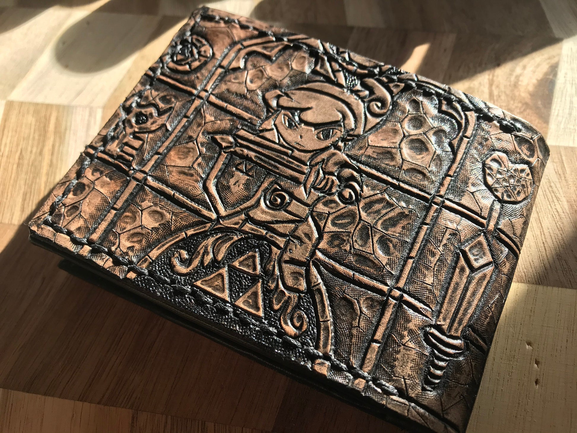 Wind Waker stained glass Hyrule Crest leather wallet- Brown colour - Leather Bifold Wallet - Handcrafted Legend of Zelda Wallet -