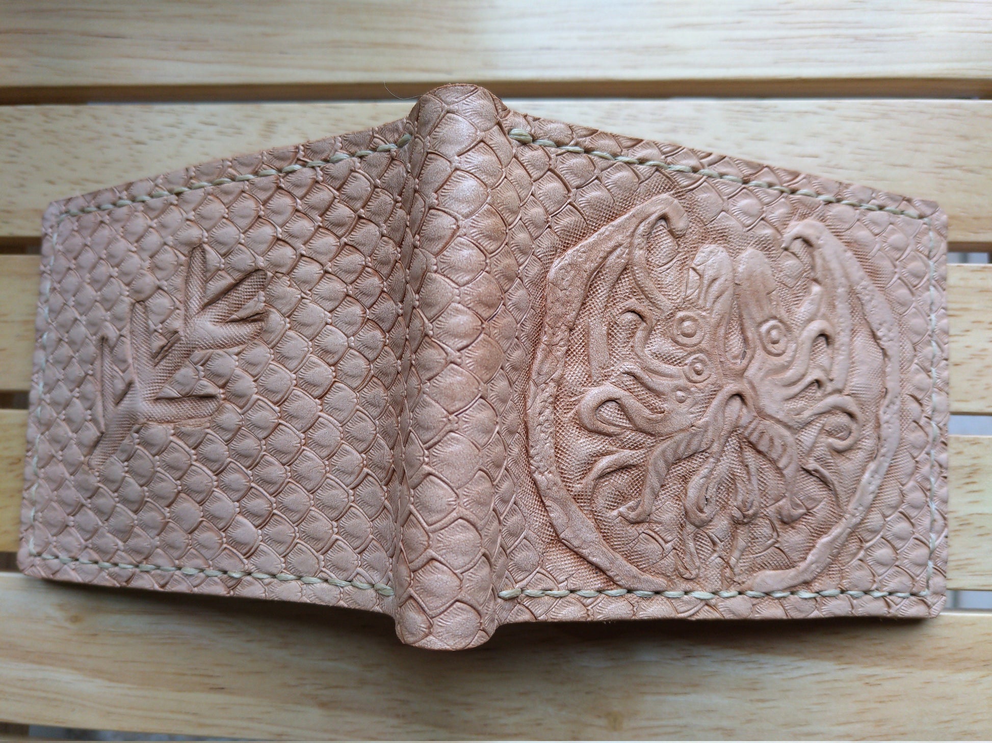 Cthulhu emblem - tan version - no paint - Leather wallet.