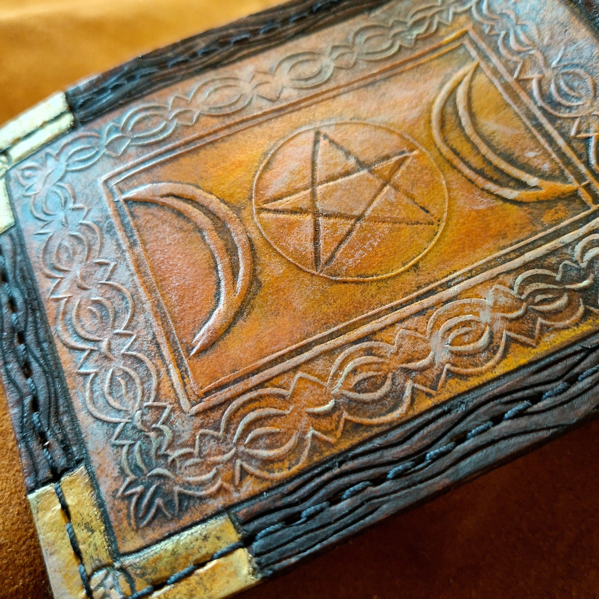 Spell book style wallet - Mystic - Leather wallet.