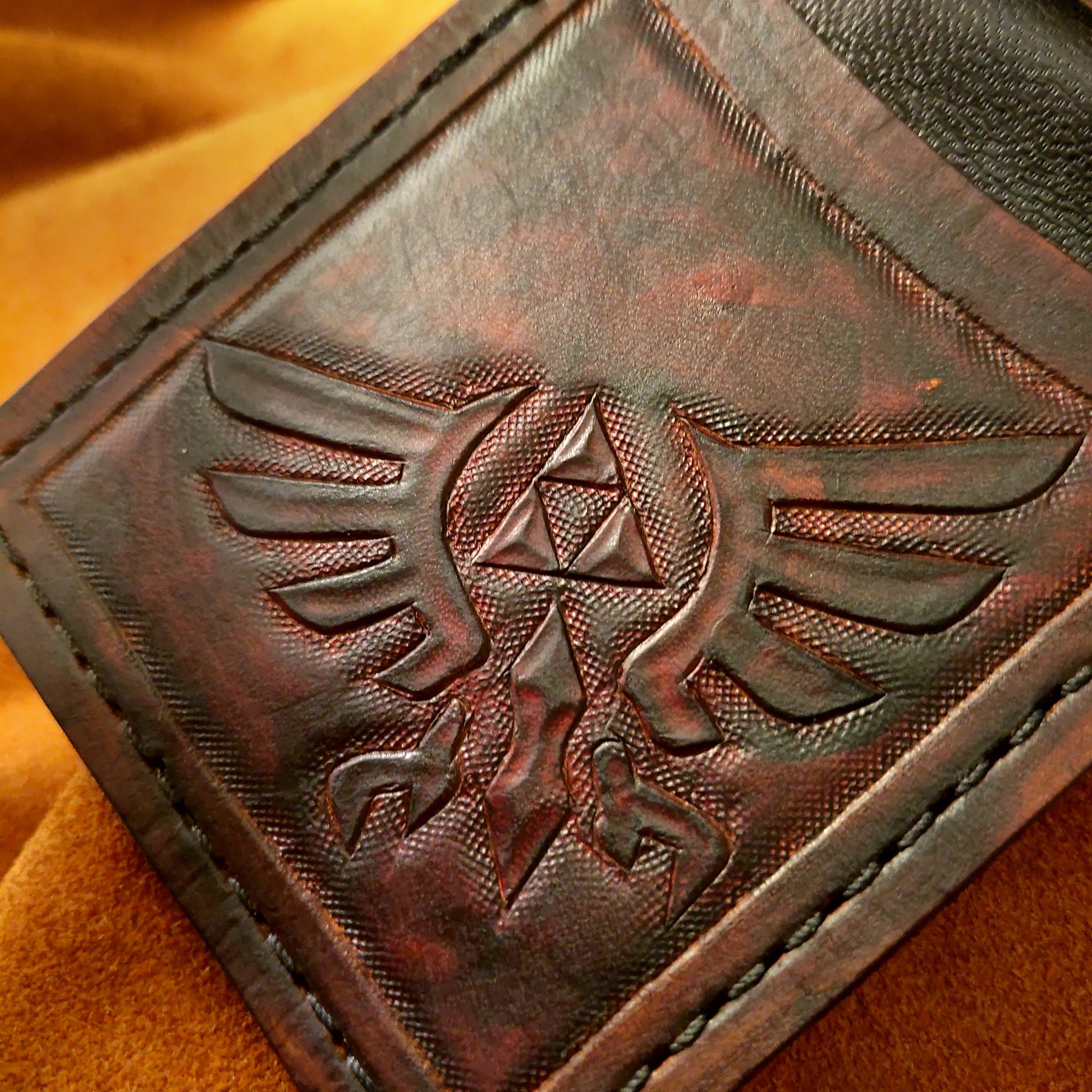 Wind Waker Hyrule Crest leather wallet- Dark Brown and ivory colour - Leather Bifold Wallet - Handcrafted Legend of Zelda Wallet -