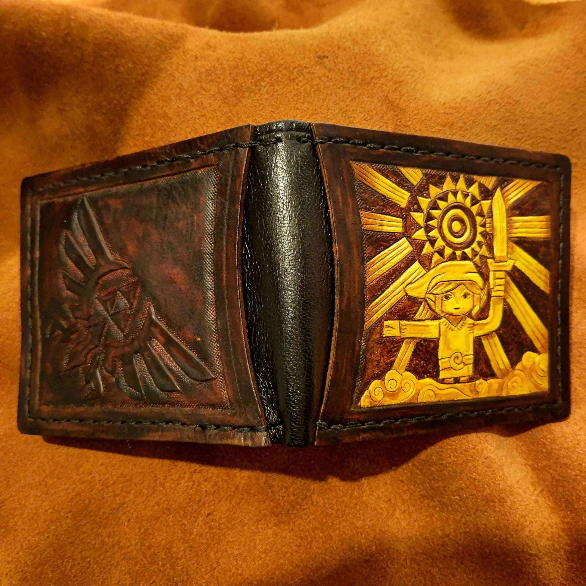 Wind Waker Hyrule Crest leather wallet- Dark Brown and ivory colour - Leather Bifold Wallet - Handcrafted Legend of Zelda Wallet -