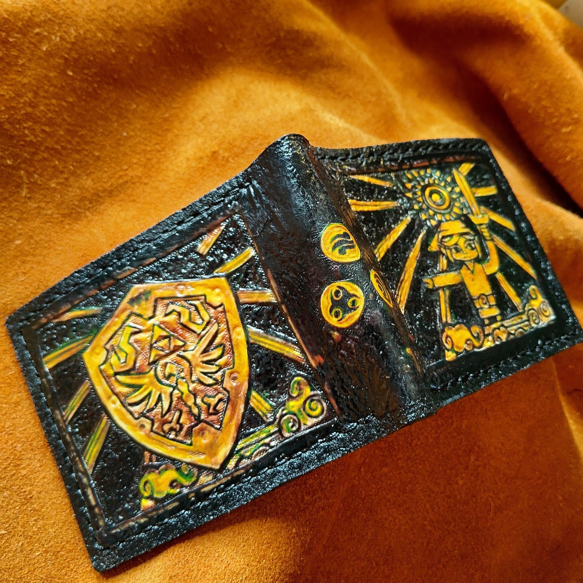 Wind Waker Hyrule Shield - soft leather wallet- Bifold Wallet - Handcrafted Legend of Zelda Wallet - Link Wallet 2020