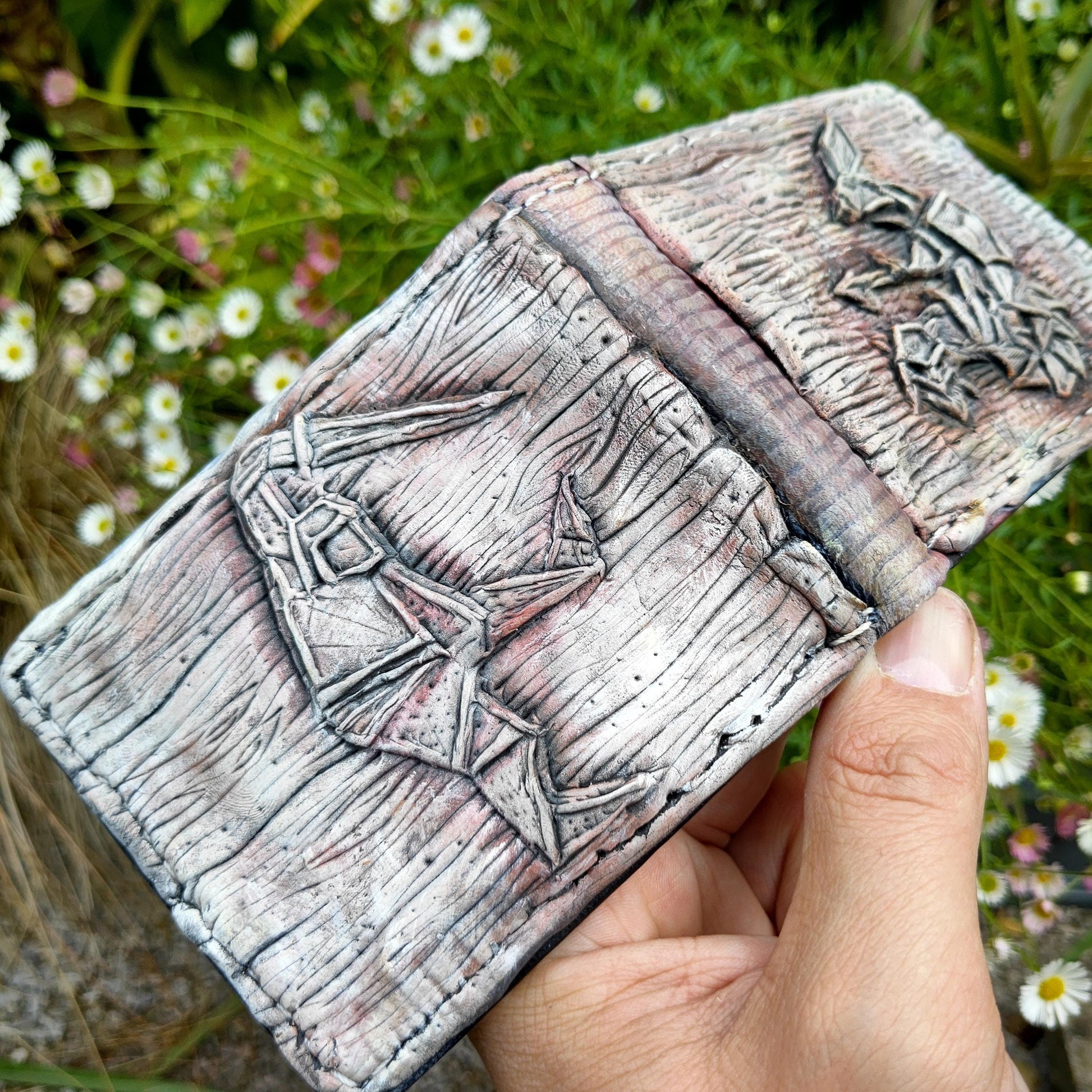 Beachwood style carved Marginalia leather wallet- Dark Brown and ivory colour - Leather Bifold Wallet - Handcrafted