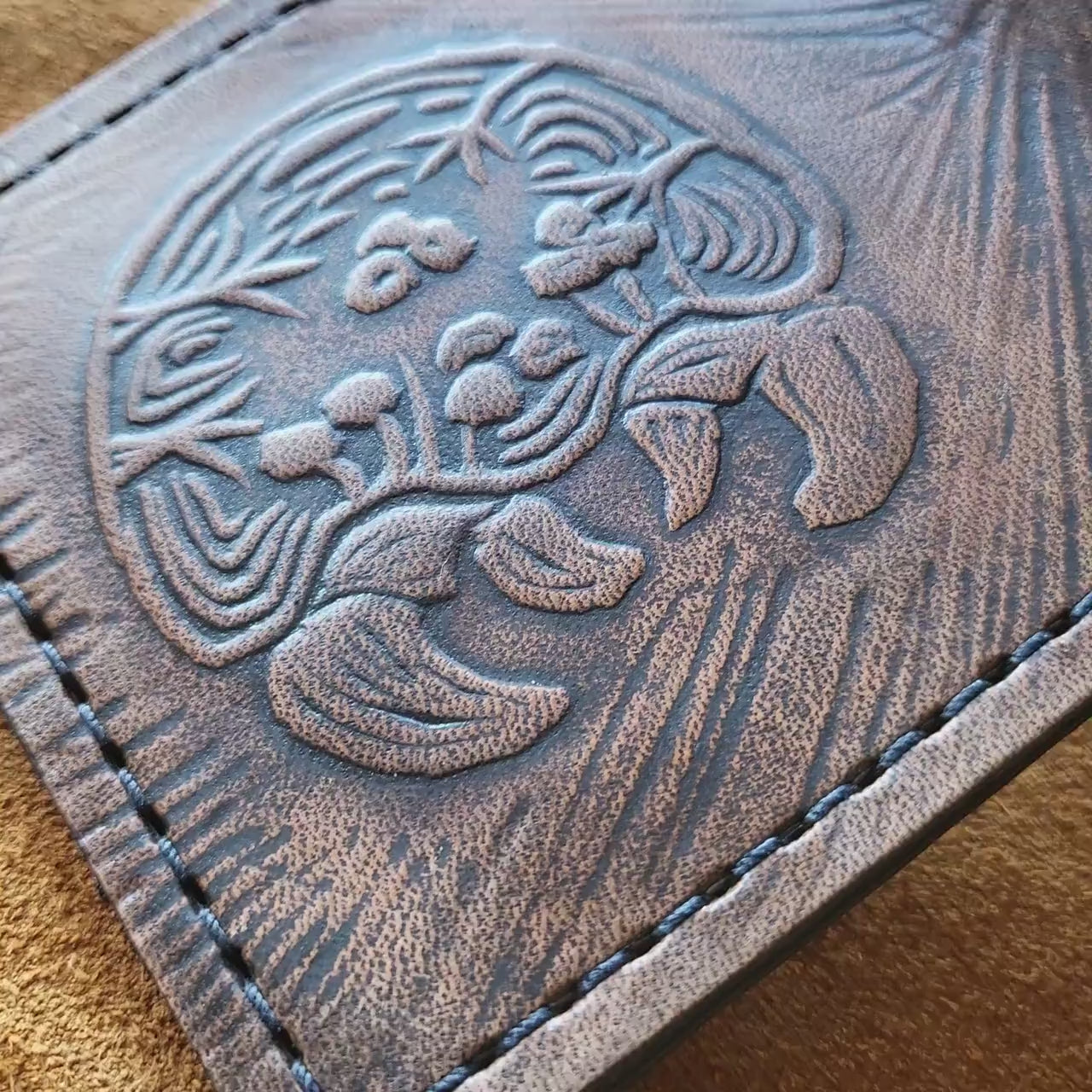 Samus and Metroid - brown version - Leather Bifold Wallet - Handcrafted Wallet -