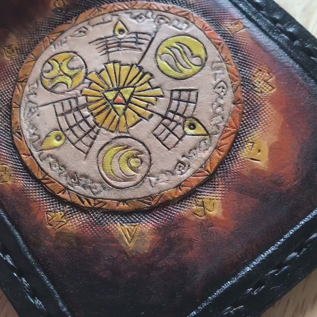 Hyrule Historia leather wallet- Leather Bifold Wallet - Geek Leather Gift - Handcrafted Legend of Zelda Wallet - Link Wallet