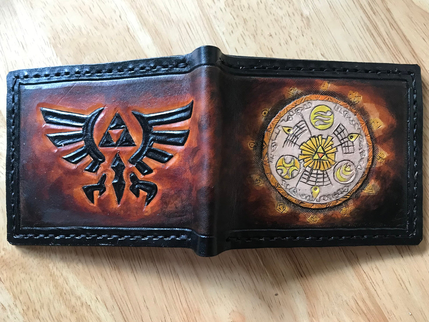 Hyrule Historia leather wallet- Leather Bifold Wallet - Geek Leather Gift - Handcrafted Legend of Zelda Wallet - Link Wallet