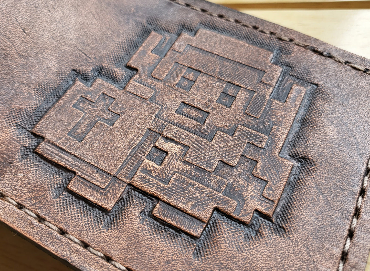 Pixel Link and Heart containers- leather wallet - Leather Bifold Wallet - Handcrafted Legend of Zelda Wallet - Link Wallet