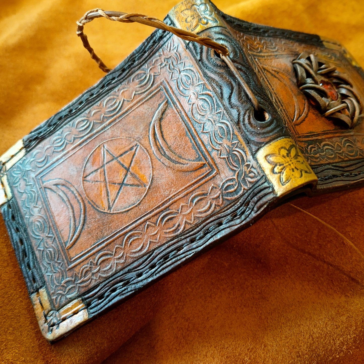 Spell book style wallet red gem version - Mystic - Leather wallet.